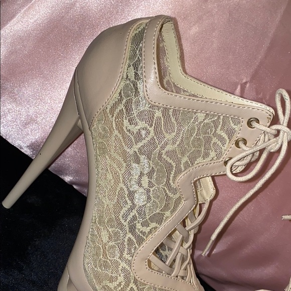 High heels - Picture 4 of 5